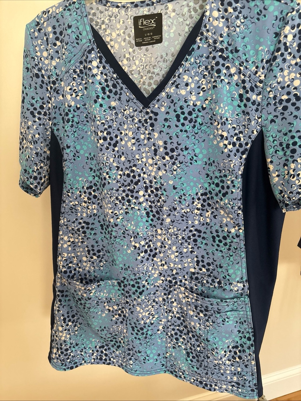 iFlex Cherokee Floral Blue Scrub Top Large V-Neck with Side Panel Short Sleeve - Picture 2 of 7